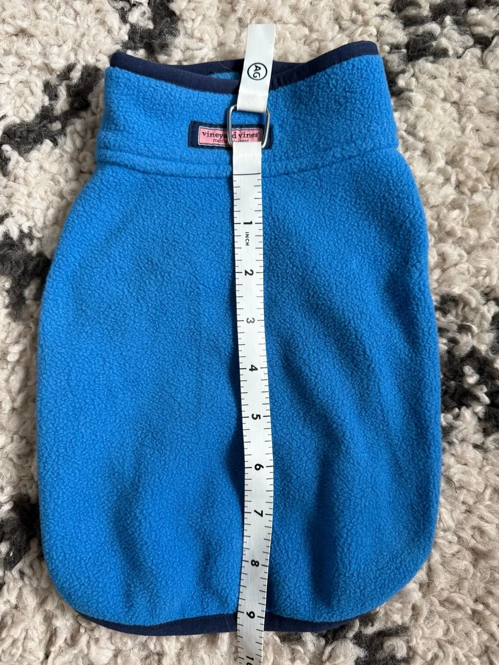 Vineyard vine pet harbor fleece tee size S. $55